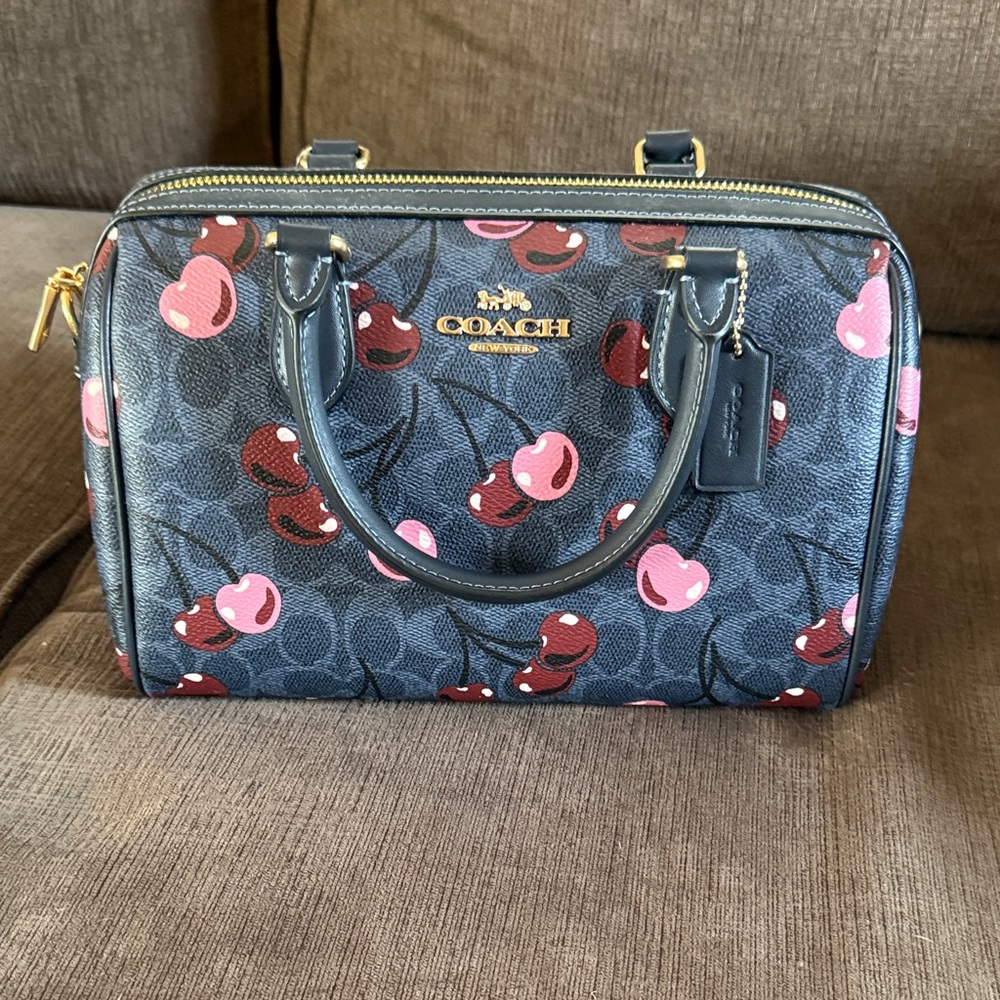 Coach Cherry rowan NWT